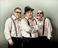 “Гурван бүдүүн” фэнүүдийнхээ хүсэлтэд дарагджээ